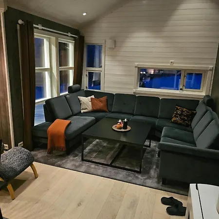 Med Jacuzzi I Nordlysbyen Alta