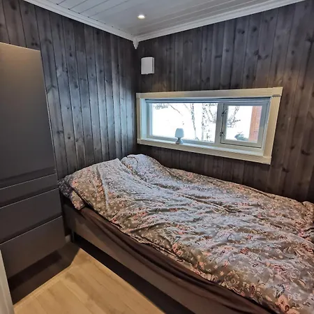 Semesterbostad Med Jacuzzi I Nordlysbyen *